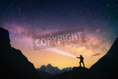 Papier peint  Voie lactée au-dessus d'une forêt