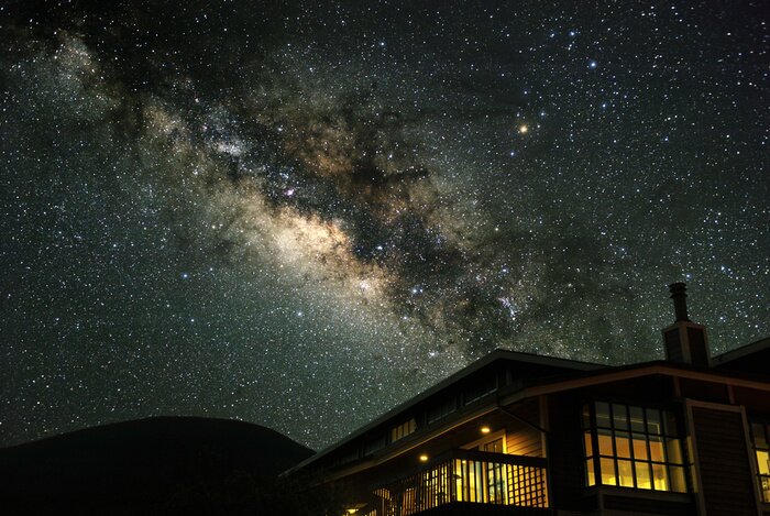 Papier peint  Voie lactée au-dessus de la ville