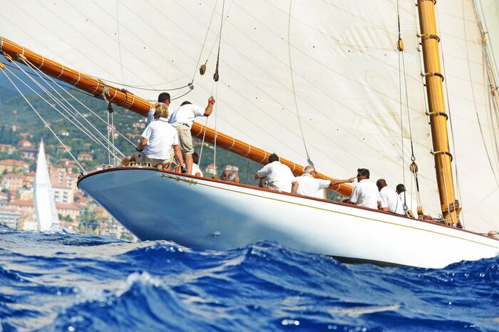 Papier peint  Voilier avec des touristes au soleil