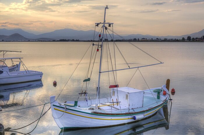 Papier peint  Voilier de pêche le soir au port