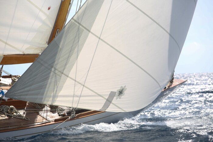 Papier peint  Voilier sur l'eau un jour de vacances