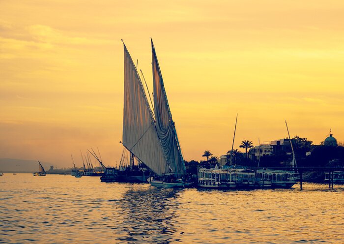 Papier peint  Voiliers au crépuscule en Egypte