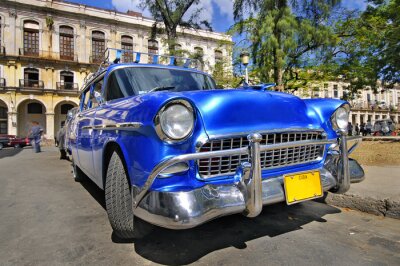Papier peint  Voiture américaine classique dans la rue de la Havane