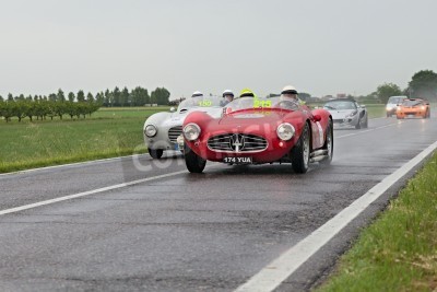 Papier peint  voiture de course Maserati A6 GCS millésime / 53 (1954) en rallye Mille Miglia 2013, la célèbre course historique italien (1927-1957) le 17 mai 2013, à Ravenne, Italie