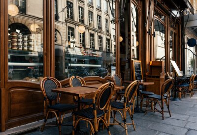 Papier peint  Vue d'une rue parisienne avec un café