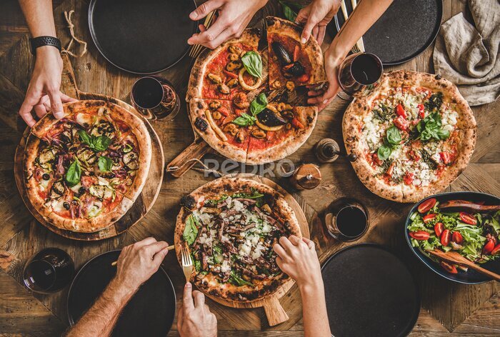 Papier peint  Vue de dessus d'une soirée pizza pour un repas partagé