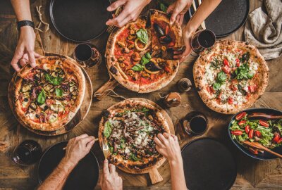 Papier peint  Vue de dessus d'une soirée pizza pour un repas partagé
