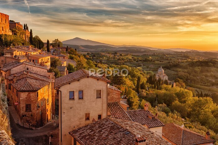 Papier peint  Vue de la Toscane au coucher du soleil depuis les murs de Montepulciano