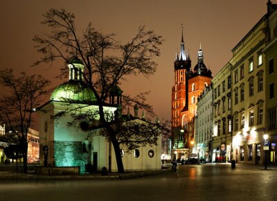 Vue de nuit de la Place du Marché à Cracovie, en Pologne
