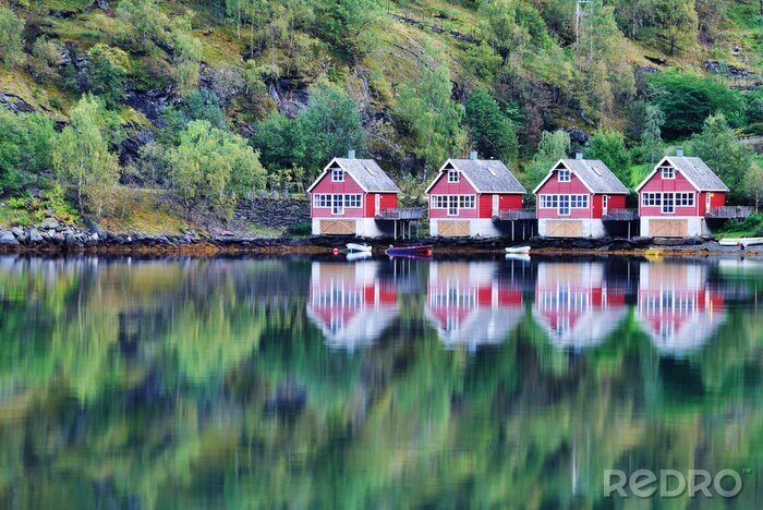 Papier peint  Vue panoramique du lac et de la pêche cabanes à Flam, Norvège