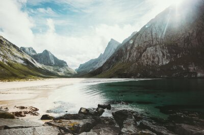 Papier peint  Vue pittoresque d'un paysage norvégien avec des montagnes