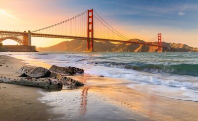 Vue sur la plage et le pont à San Francisco