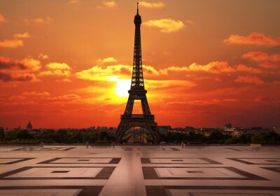 Vue sur la Tour Eiffel au coucher du soleil