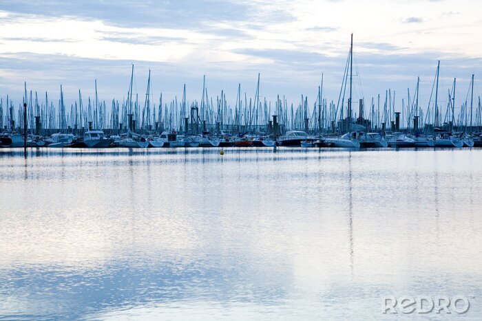 Papier peint  Vue sur le port avec des voiliers