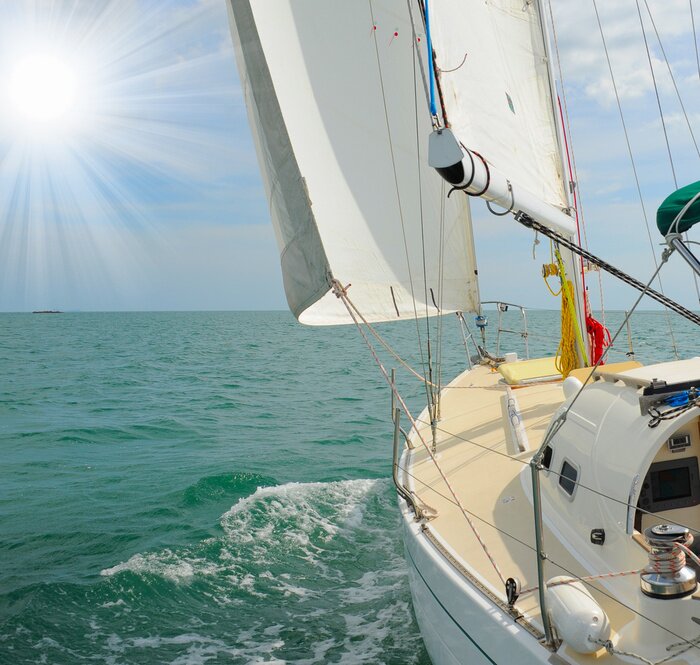 Papier peint  Yacht dans la mer ouverte