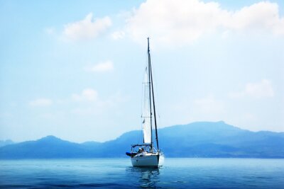 Papier peint  yacht et bleu océan d'eau