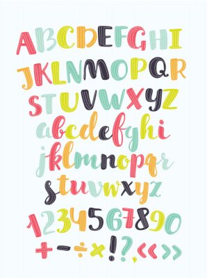 Alphabet et chiffres en plusieurs couleurs