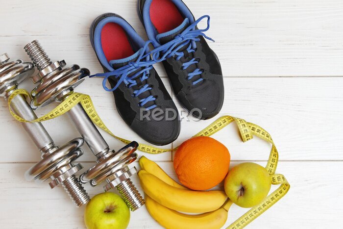 Poster  Appareils de fitness et fruits sur des tableaux blancs