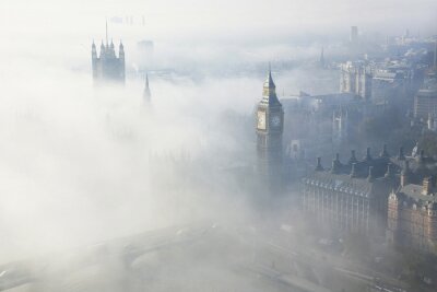 Architecture de Londres dans un paysage brumeux