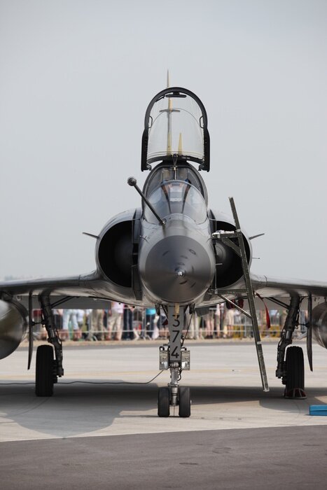 Poster  Avion de chasse sur l'aire d'atterrissage