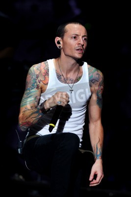 Poster  Bangkok Thaïlande le 23 septembre: Chester Bennington de Linkin Park effectuer sur Linkin Park Live in Bangkok A Thousand Suns World Tour 2011 à impact Maungthong Thani, Septembre 23,2011 Bangkok Thaï