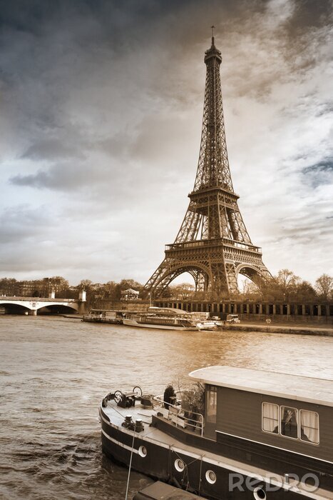 Poster  Bateau avec vue sur la Tour Eiffel