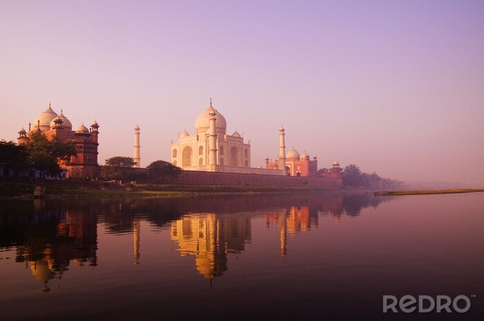 Poster  Beau paysage de Taj Mahal et un plan d'eau