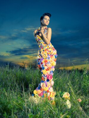 Poster  Belle dame en robe de fleurs