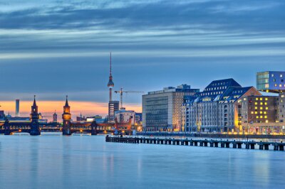 Berlin et le pont sur le fleuve