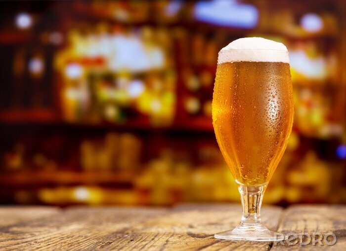 Poster  Bière fraîche dans un bar