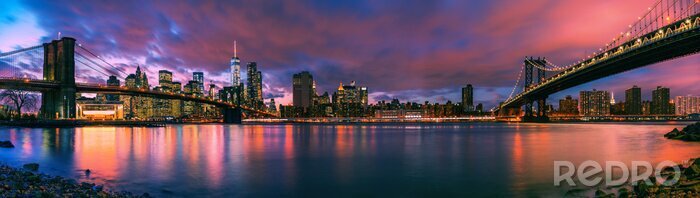Poster  Brooklyn bridge and Manhattan bridge after sunset, New York City