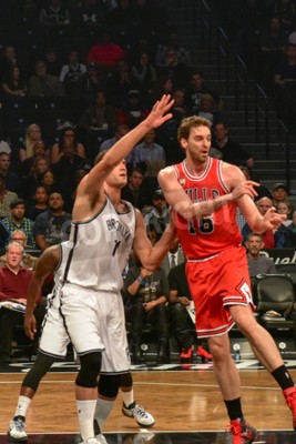 Poster  Brooklyn, New York - le 28 octobre 2015: Brooklyn Nets contre Chicago Bulls au Barclays Center jeu d'ouverture.