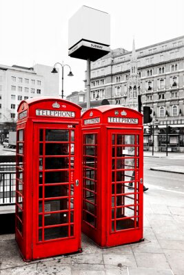 Poster  Cabine téléphonique de Londres sur le fond de la ville