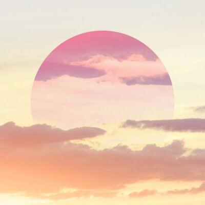 Poster  Collage d'art esthétique avec ciel magnifique coucher de soleil et reflet du miroir dans le cadre du cercle.