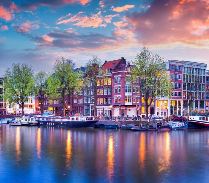 Poster  Colorful coucher de soleil de printemps sur les canaux d'Amsterdam