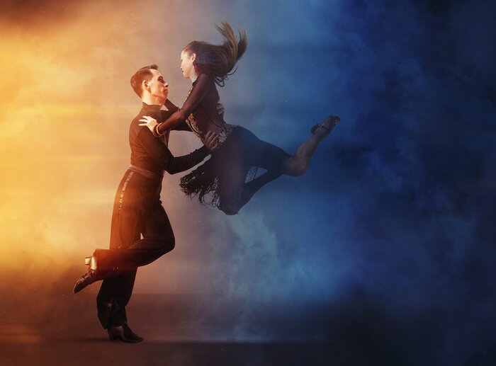 Poster  Danse de salon flottant dans le brouillard