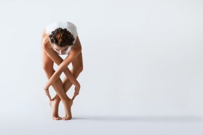 Poster  Danseur dansant exécutant une pose compliquée