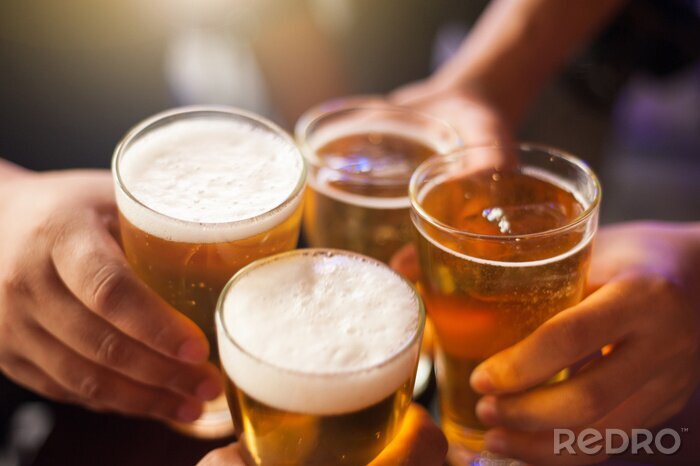 Poster  Des amis buvant de la bière