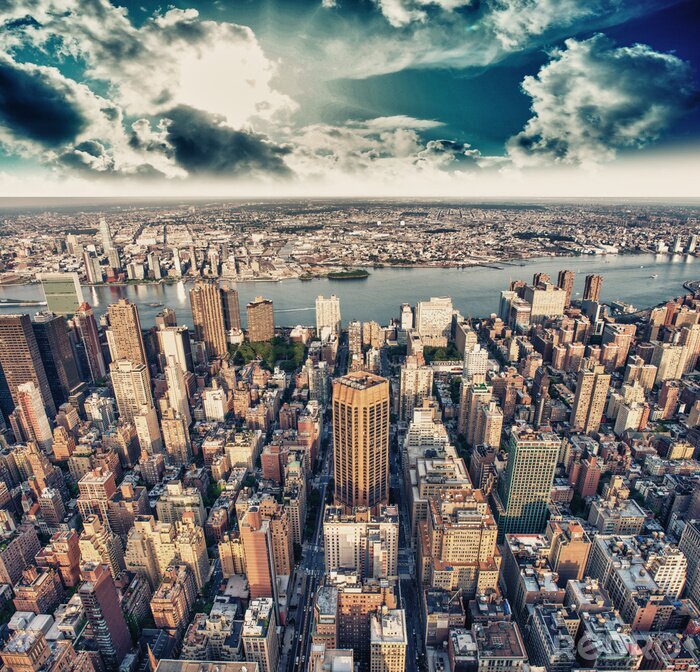 Poster  Des nuages au-dessus d'une ville