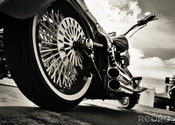 Poster  Détail d'une photo de moto en noir et blanc