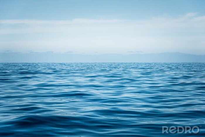 Poster  Eaux calmes de l'océan sur fond de ciel