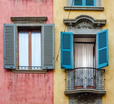 Fenêtres colorées en Italie