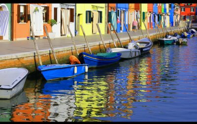 Poster  Gondoles colorées de Venise amarrées
