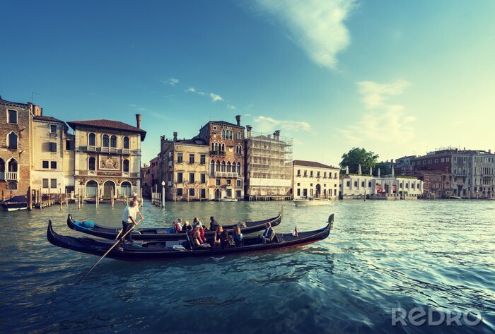 Poster  Gondoles vénitiennes avec des touristes