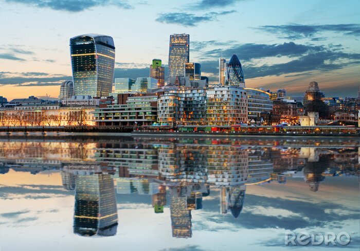 Poster  Gratte-ciel de Londres au crépuscule Angleterre, Royaume-Uni