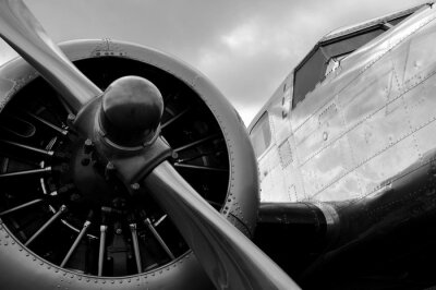 Poster  Gros plan sur l'hélice d'un avion militaire rétro