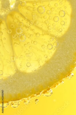 Poster  Gros plan sur un citron juteux