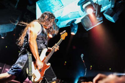 Poster  Guitariste d'un groupe de rock