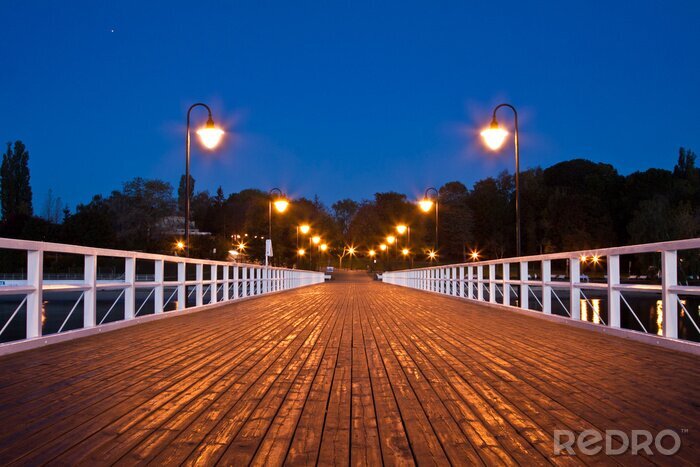 Poster  Jetée lampadaires allumés