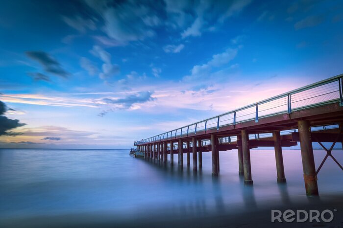 Poster  Jetée vide sur fond de ciel
